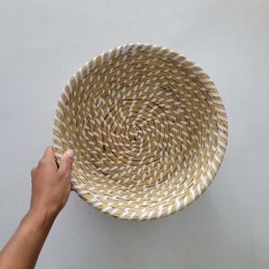 CRATE & BARREL Handmade Jute Woven Seagrass Neutral Home Decor Accent Basket